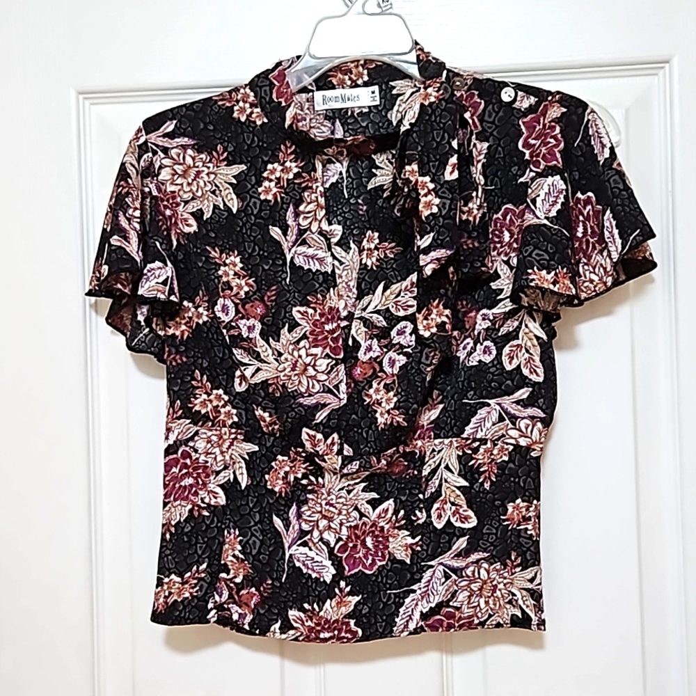 Room Mates Floral Top Medium